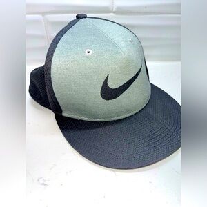 Nike Two-Tone Black and Gray Cap One Size